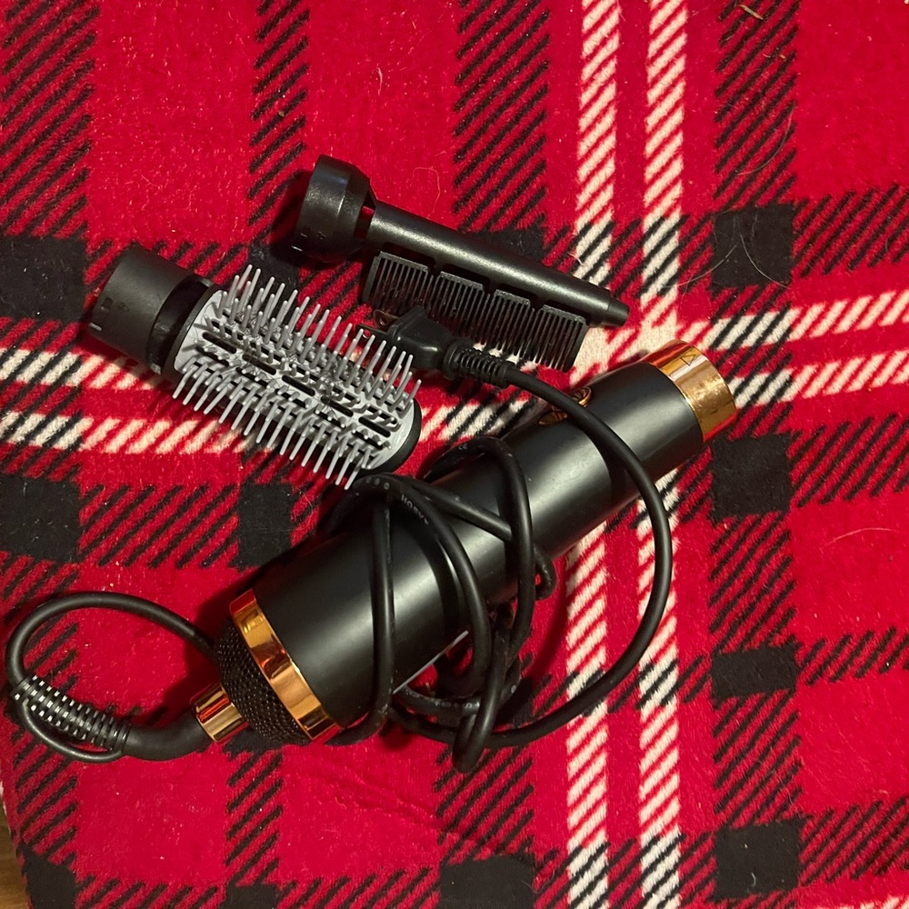 Black and Gold Hair Styling Tool
